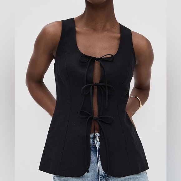 Aligne Tops - Elegant Black Sleeveless Top